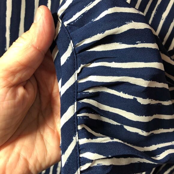 Banana Republic V Neck Blouse - Picture 10 of 14